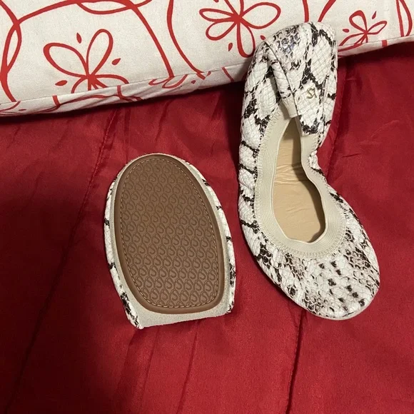 YOSI SAMRA FAUX SNAKE PRINTNEW WITH OUT BOX SIZE 8 - Picture 6 of 6